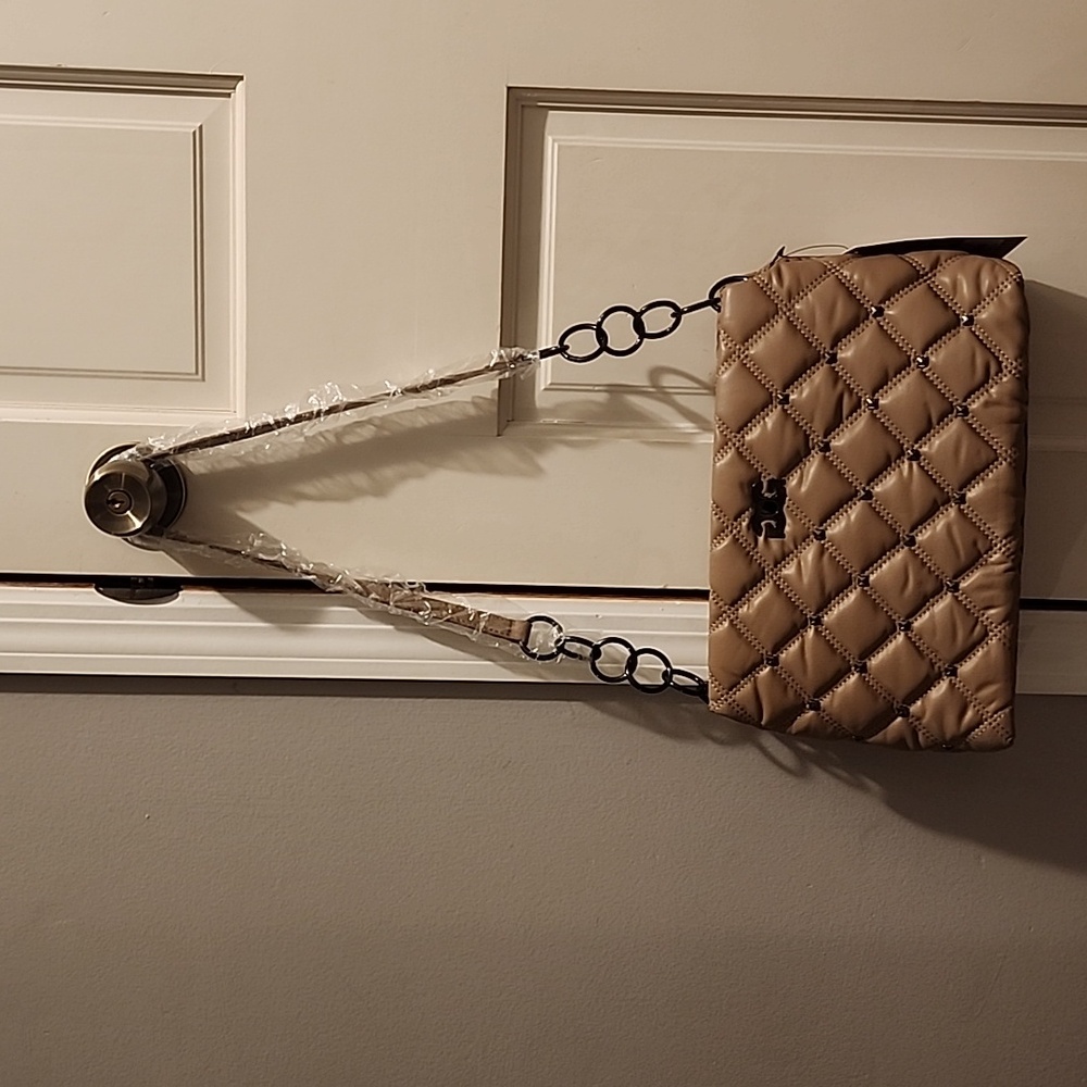 NWT Gilda paris quilted crossbody flap and lock closure tan size L13 H 7 1/2 W 4 - Picture 2 of 12